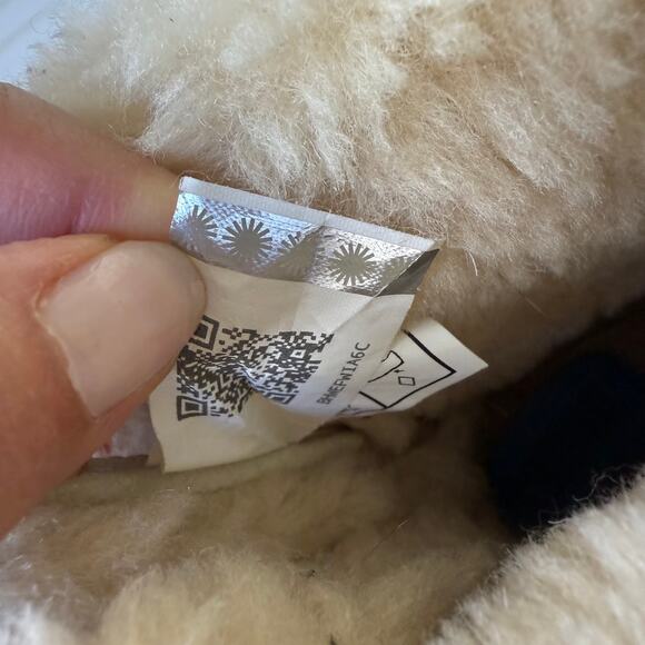 UGG Adirondack White Tan Size 6 Snow Boots - Picture 8 of 11